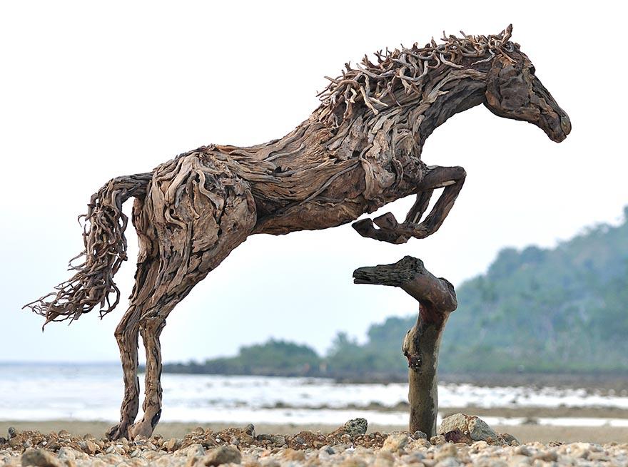 galloping-driftwood-horse-sculptures-jame-doran-webb-4